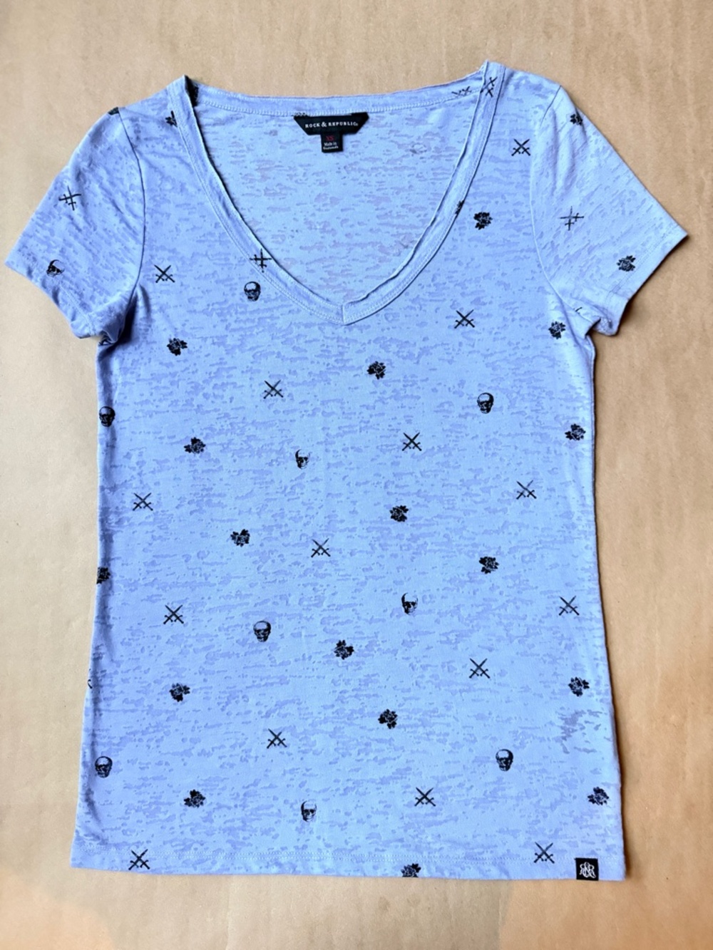 ROCK & REPUBLIC Skull TEE SHIRT Size: EXTRA SMALL (0 - 2) New